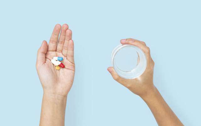 Врачи напомнили, какими напитками не стоит запивать пилюли Врачи напомнили, какими напитками не стоит запивать пилюли