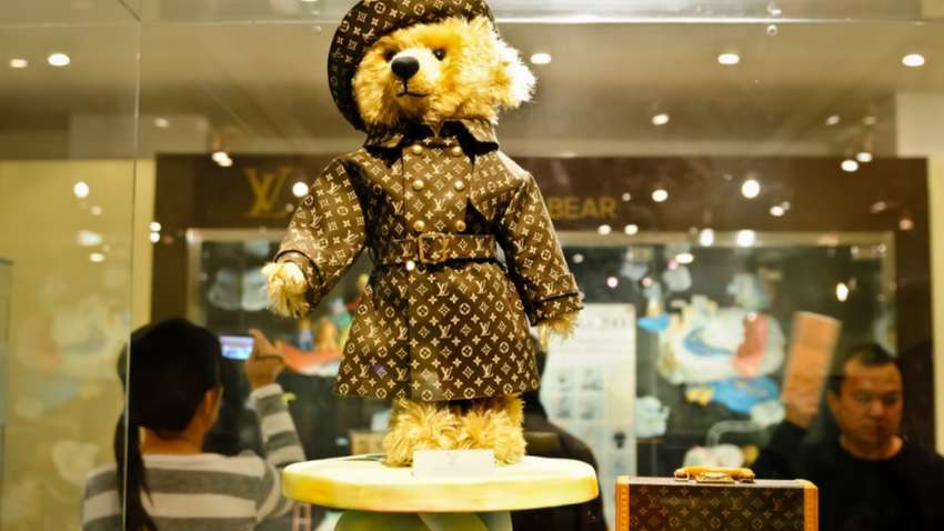 Плюшевый медведь Louis Vuitton за 2,1 миллиона долларов: почему за него готовы столько заплатить Плюшевый медведь Louis Vuitton за 2,1 миллиона долларов: почему за него готовы столько заплатить