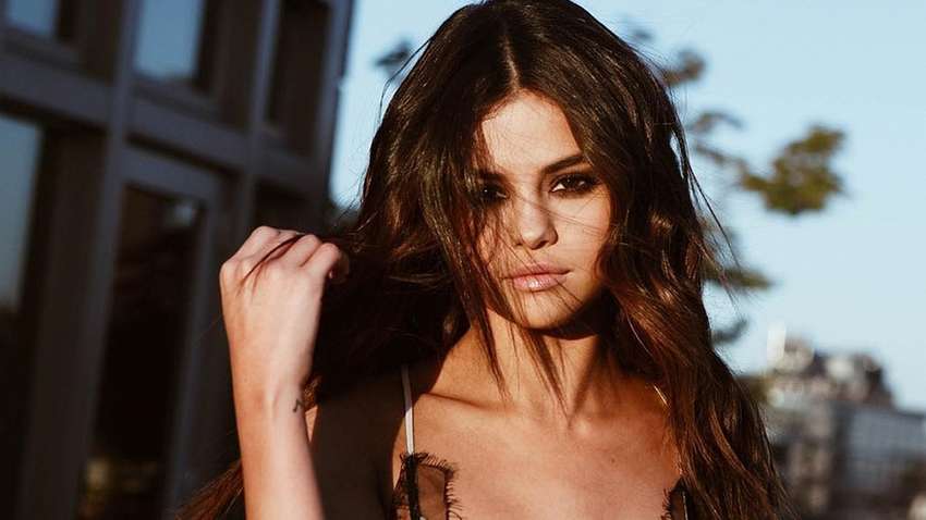 Селена Гомес «підірвала» мережу фотографією в купальнику