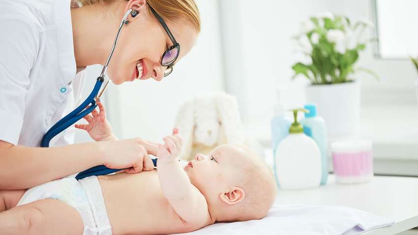 Українським лікарям почнуть доплачувати за пологи