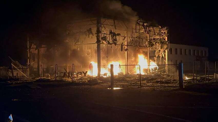 Оккупанты ударили по Киевщине: произошел сильный пожар, есть раненые