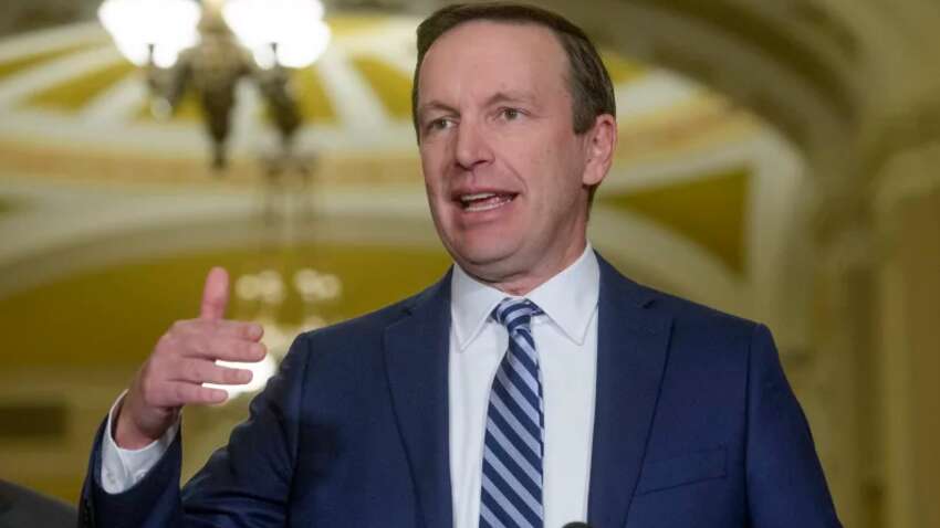 Трамп хочет "продать Украину" ради российских денег: в США говорят о соглашении с РФ Трамп хочет "продать Украину" ради российских денег: в США говорят о соглашении с РФ