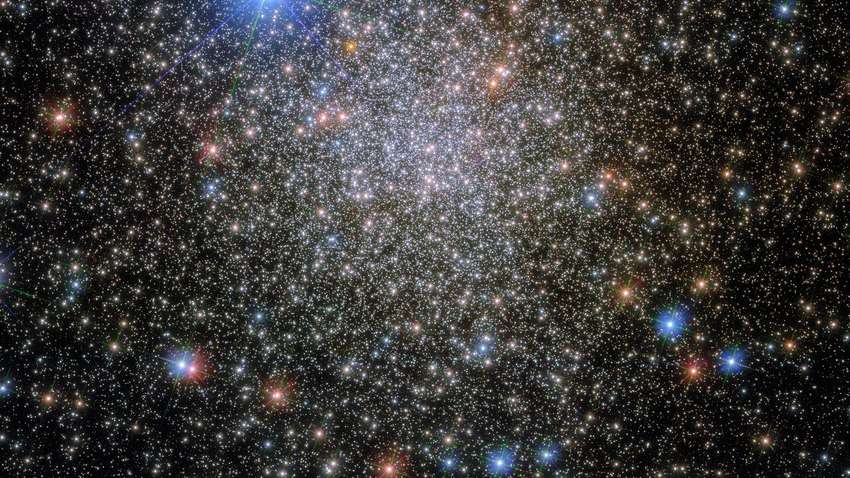 Hubble запечатлел шаровое звёздное скопление: как оно выглядит (ФОТО) 