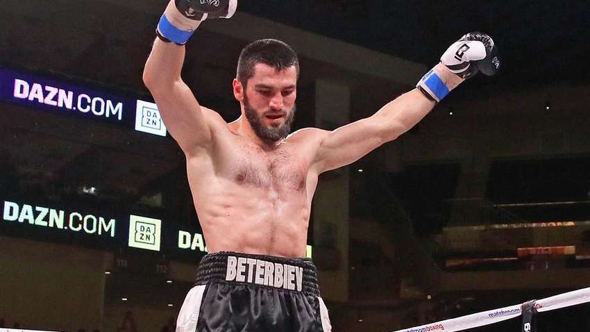 Соперник Гвоздика Бетербиев хочет завоевать все четыре чемпионских пояса в полутяжелом весе