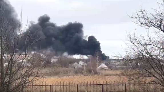 У Сумській області підірвали нафтобазу: ворожа техніка йде до обласного центру (ВІДЕО) 