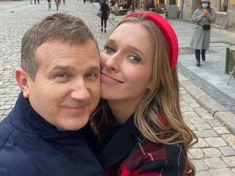 Осадчая и Горбунов отметили льняную свадьбу 