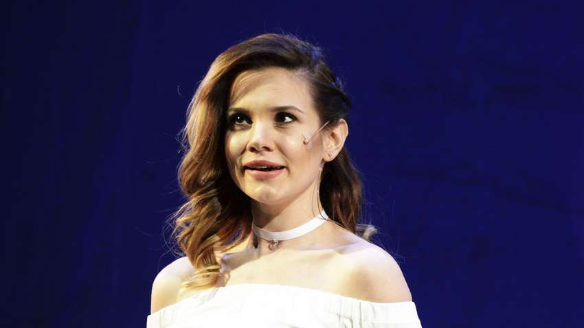 Украинская актриса из "Слуги народа" изменила своей стране и осталась жить в России Украинская актриса из "Слуги народа" изменила своей стране и осталась жить в России