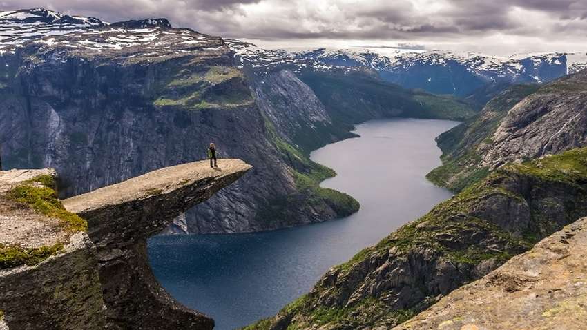 ТОП-5 мест, ради которых туристы рискуют жизнью ТОП-5 мест, ради которых туристы рискуют жизнью