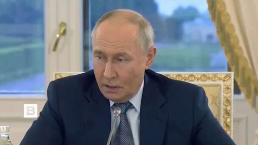 Карма в действии: Путин неожиданно «завис» во время речи, забыв слова на пол минуты