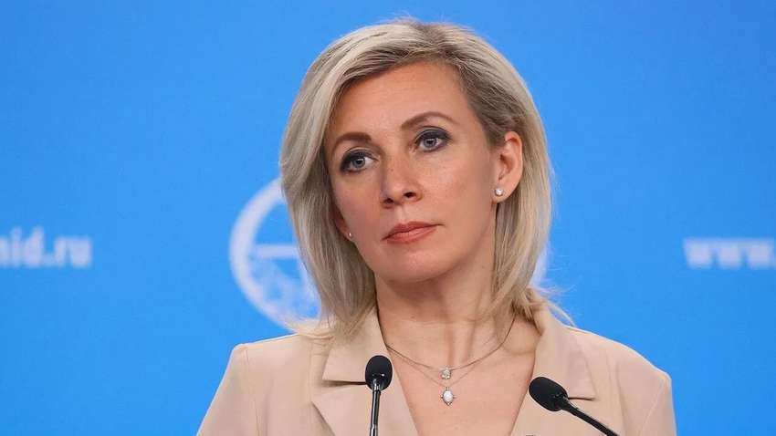 Літак вилетів з Москви до Вашингтона: Захарова повідомила, хто на борту