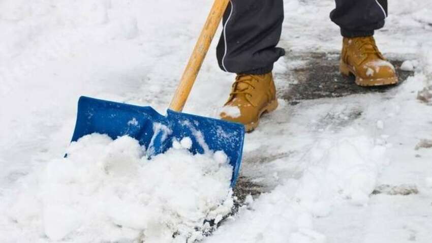 Шокирующая причина, почему так много людей погибает во время уборки снега