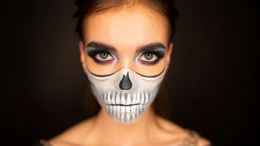 Головні б'юті-образи на Геловін: як здивувати друзів у цей моторошний вечір Головні б'юті-образи на Геловін: як здивувати друзів у цей моторошний вечір