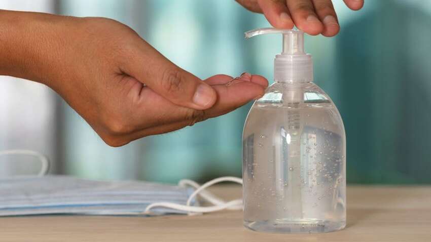 Вбиває не лише мікроби: вчені попереджають про небезпеку антибактеріального мила