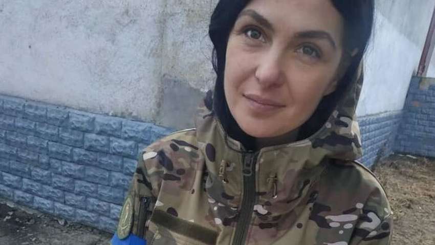 Чоловік виніс тіло дружини на руках під обстрілом росіян: під Бахмутом загинула 30-річна військова 