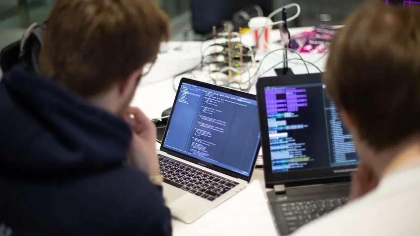 В українських школах можуть ввести новий предмет через вплив інтернету В українських школах можуть ввести новий предмет через вплив інтернету