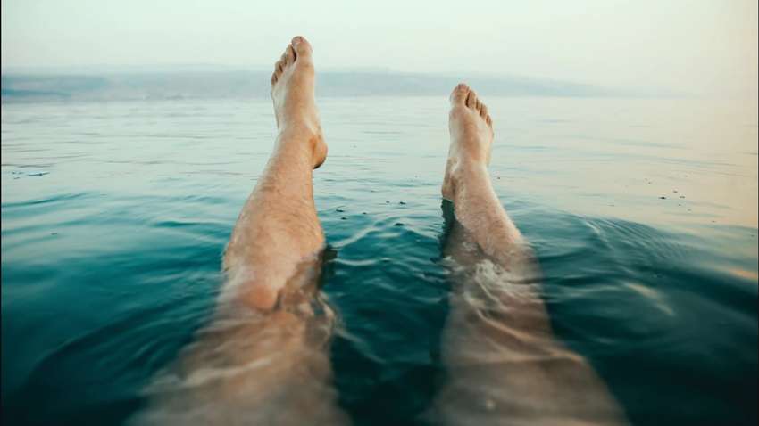 Лікар розповіла, на які хвороби вказують холодні ноги