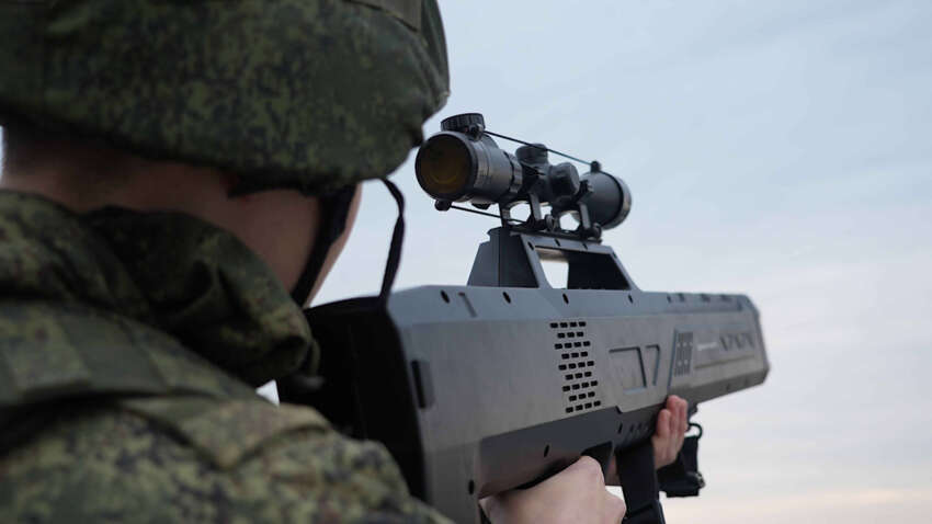 Десантувалися з вертольота та «захопили полонених»: війська РФ провели тренування біля кордону з НАТО Десантувалися з вертольота та «захопили полонених»: війська РФ провели тренування біля кордону з НАТО