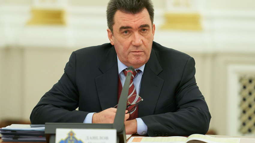 У СНБО четыре версии крушения самолета “МАУ”