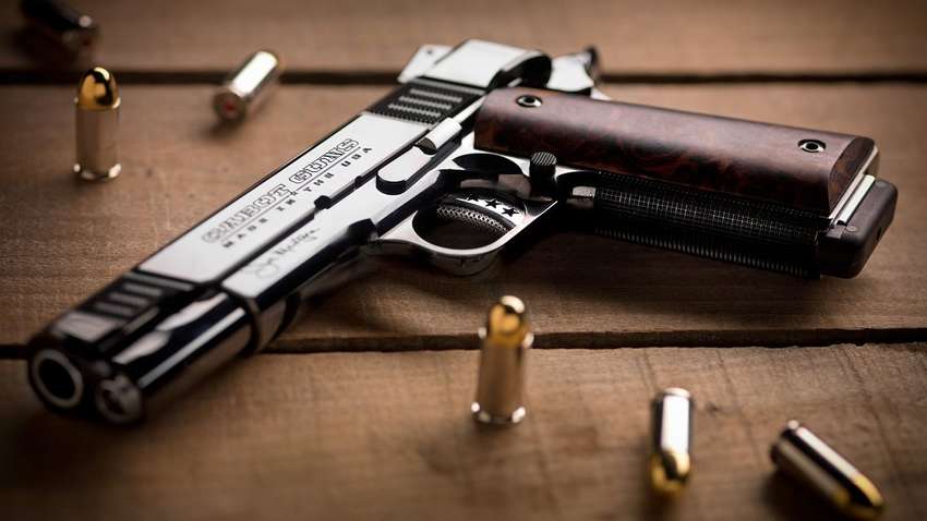 Стало відомо, скільки Аваков роздав нагородних «стволів»