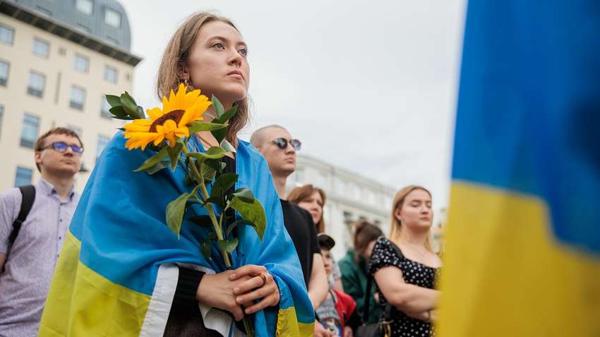 Гордость уходит на второй план: украинцы рассказали, какие эмоции теперь все чаще их посещают