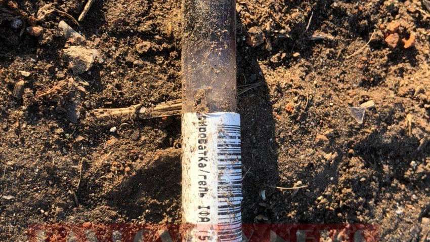 Под Сумами нашли незаконную свалку медицинских отходов - тестов на Covid-19 Под Сумами нашли незаконную свалку медицинских отходов - тестов на Covid-19