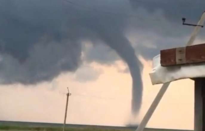 На популярний український курорт налетів смерч (ВІДЕО) На популярний український курорт налетів смерч (ВІДЕО)