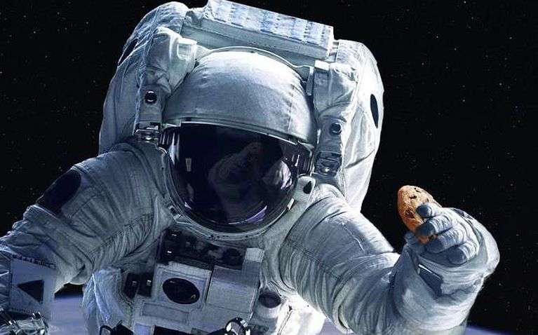 Астронавты впервые в истории испекли в космосе печенье