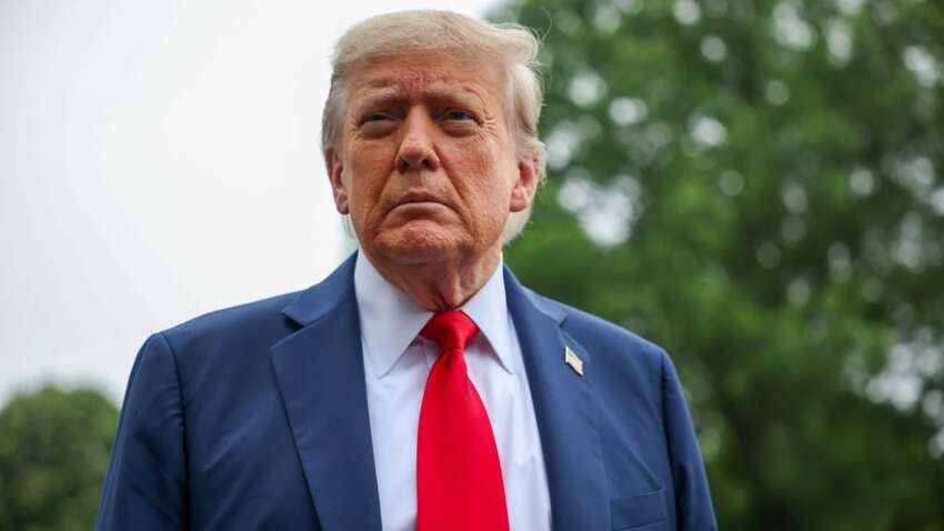 Трамп внезапно изменил цвет волос: президента США высмеивают в сети