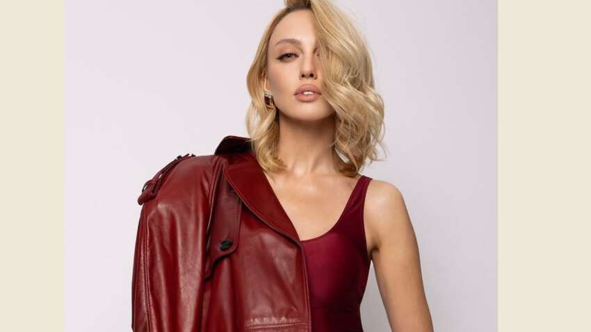 Оля Полякова похизувалася вінтажною сумкою, на 5 років молодшою за неї