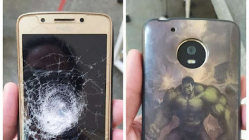 Телефон с чехлом с изображением Халка спас бразильца от пули Телефон с чехлом с изображением Халка спас бразильца от пули