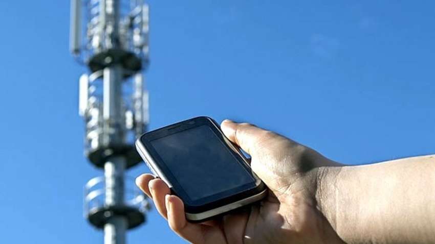 АМКУ запретил мобильным операторам повышать тарифы