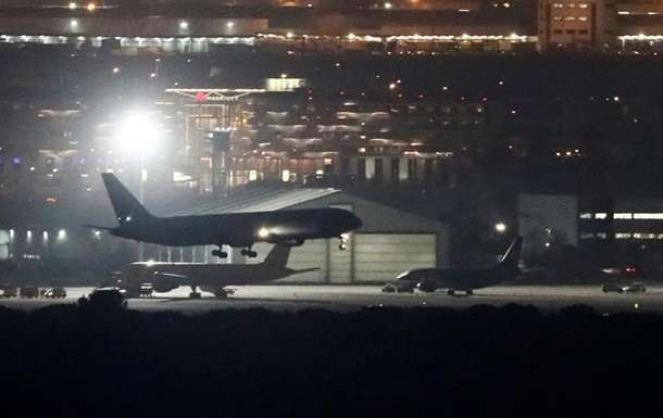 В Мадриде сел самолет без колеса и со сломанным двигателем