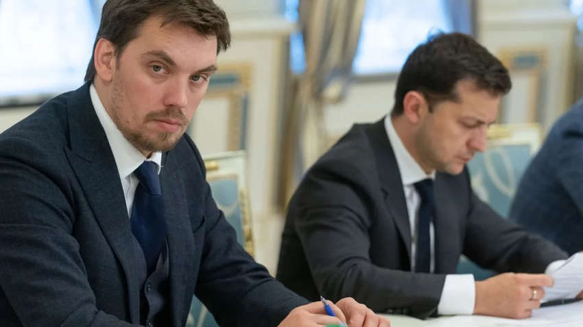 «Прослушка», провалы в экономике или падение рейтингов: что спровоцировало отставку Гончарука и смену министров