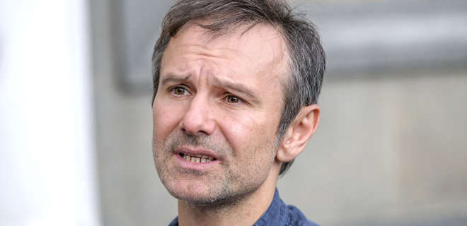 Вакарчук розкритикував Зеленського за розведення військ на Донбасі