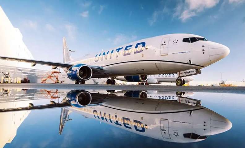 Жахливий політ на Гаваї: тіло чоловіка знайшли в шасі літака