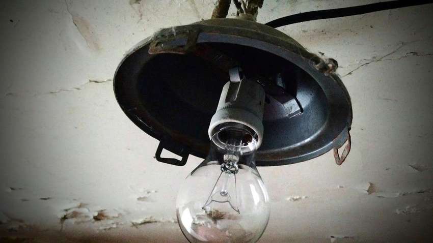 Киев и еще 4 области будут без света: причины и график отключений