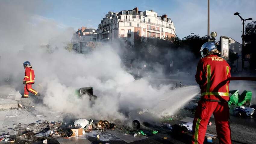 У Франції вирують масштабні протести, де вимагають відставки Макрона
