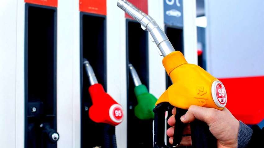 Обвал цен на нефть: насколько подешевеет бензин в Украине