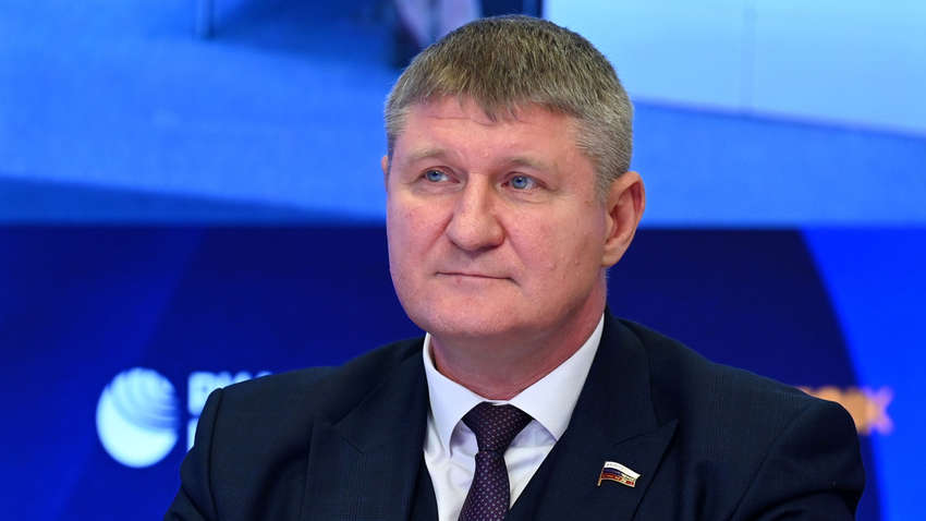 Депутат-коллаборационист из Крыма призывает ударить по резиденции Зеленского Депутат-коллаборационист из Крыма призывает ударить по резиденции Зеленского