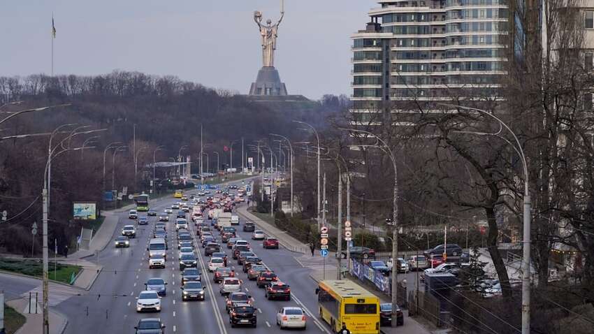 У Києві блокують автомобілі та виписують штрафи: що відбувається У Києві блокують автомобілі та виписують штрафи: що відбувається