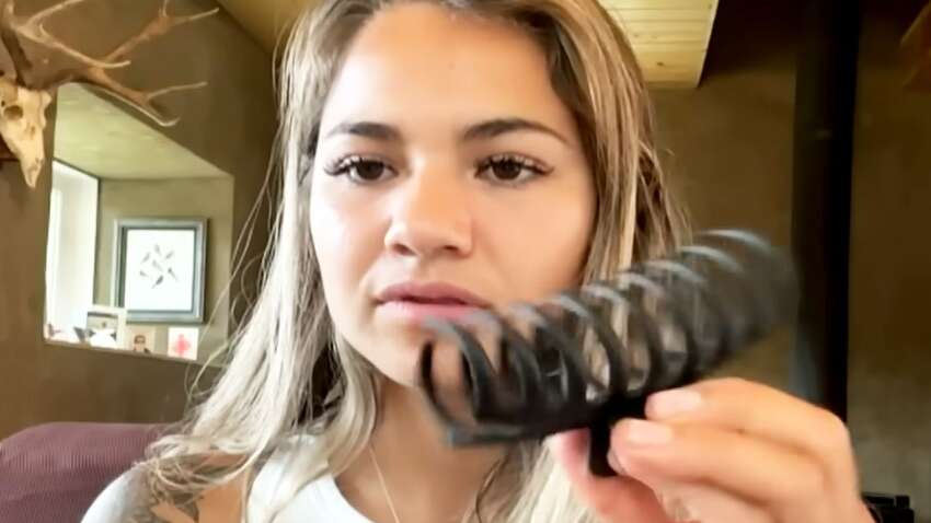 Голова була в пащі ведмедя: дівчина несподівано врятувалася через одну дрібницю