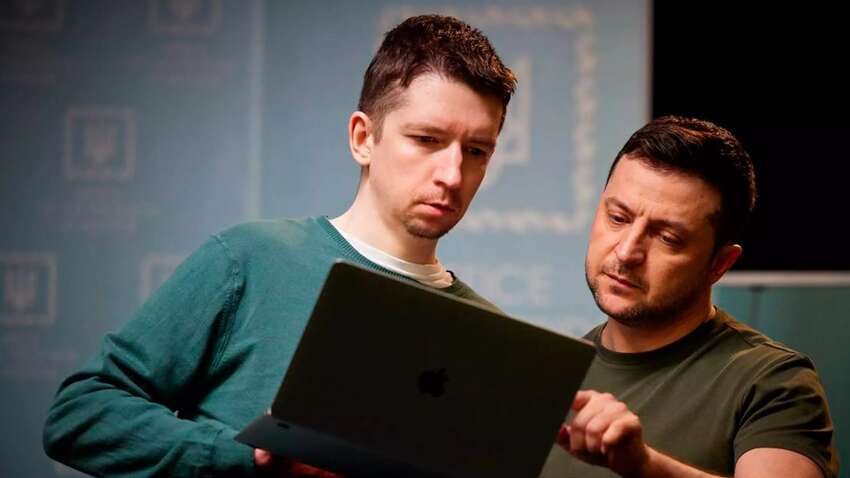 «Те саме було при Януковичу»: радник Зеленського вимагає від міськрад підтримки президента