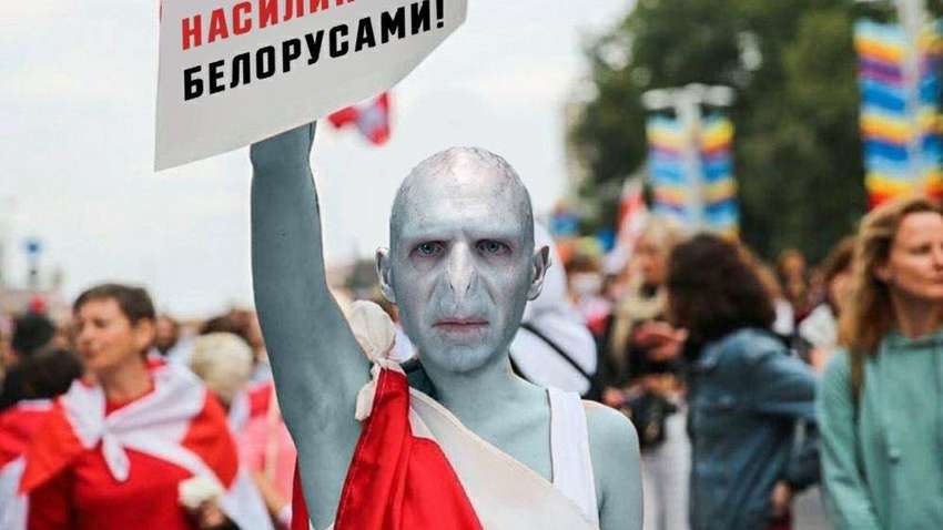 "У Хоггвардс ненавидять Лукашенка": реакція соцмереж на перевірку митницею "Гаррі Поттера"