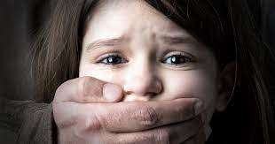 П'ять років ґвалтував своїх трьох дітей: на Дніпропетровщині арештувала батька-педофіла