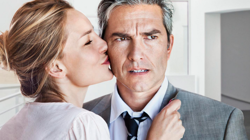 Стосунки зі старшим чоловіком: три переваги