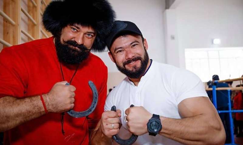 У Казахстані встановлений новий світовий рекорд по розгинанню підков