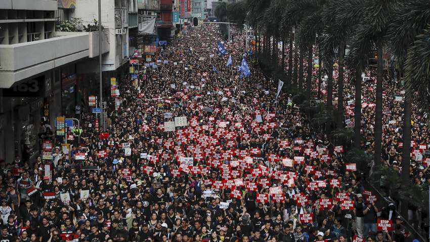 В массовых протестах в Гонконге приняло участие 430 тыс. человек