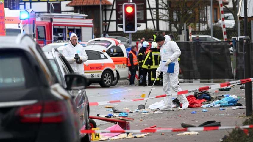 У Німеччині під час карнавалу автомобіль протаранив людей: більше 30 постраждалих
