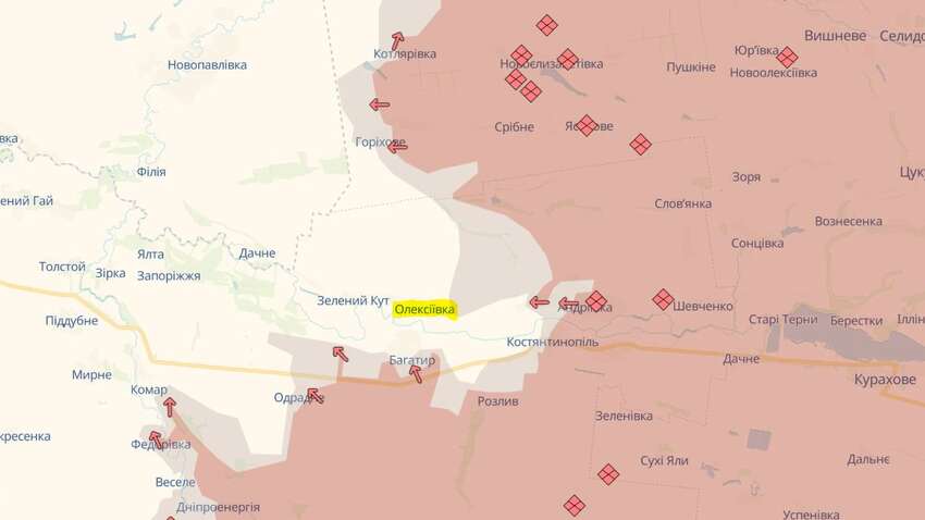 Люди саджають картоплю на Донеччині, де йдуть штурмові дії (ВІДЕО)