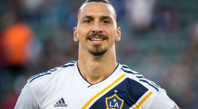 Зірка світового футболу привітав фанатів з Різдвом, показавши середній палець